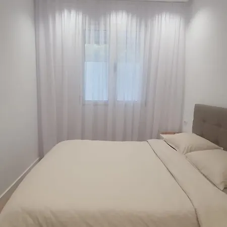 Alle's Komuna Parisit Lux Тирана