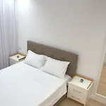 Alle's Komuna Parisit Lux Apartament