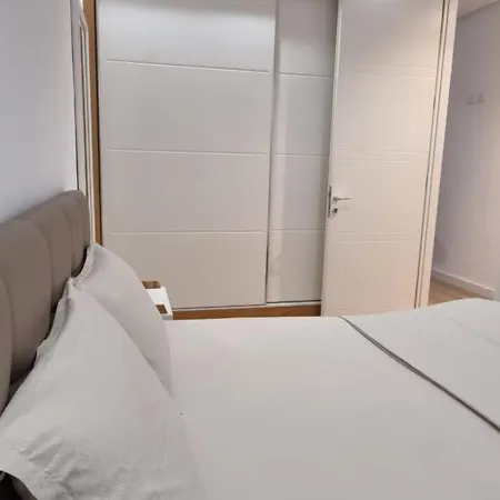 Apartamento Alle's Komuna Parisit Lux