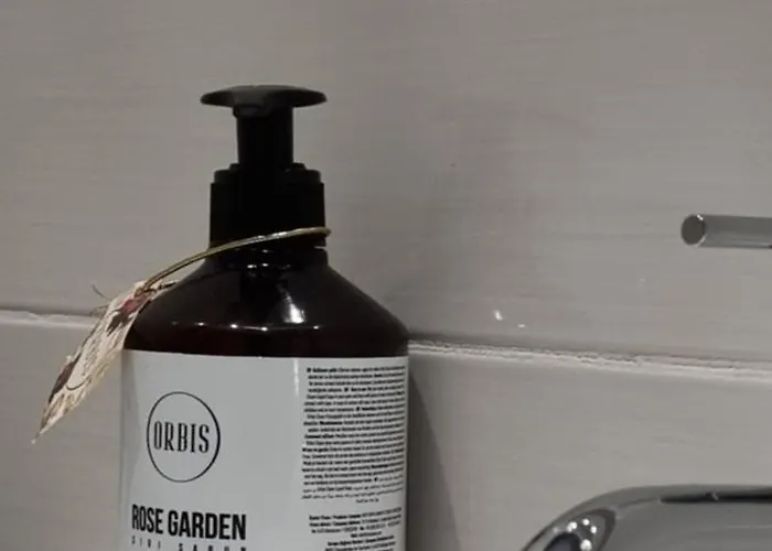 Alle's Komuna Parisit Lux * Tirana